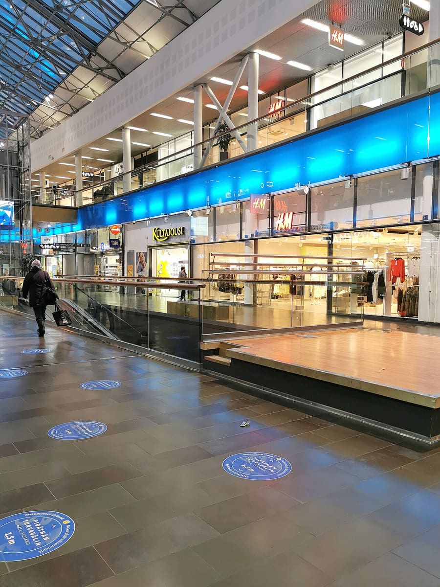 Kauppakeskus Rajalla På Gränsen Torniossa